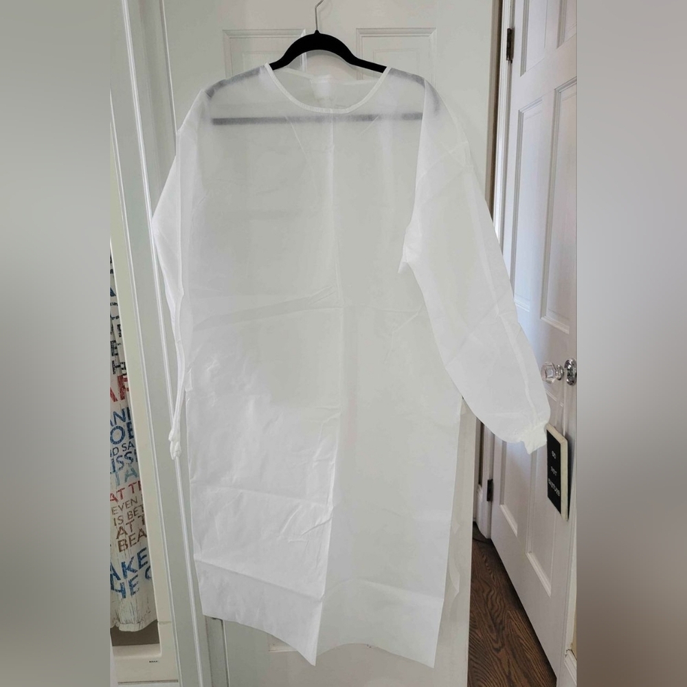 Lot of SIX Heavyweight disposible hospital/craft/cosmetic gowns
